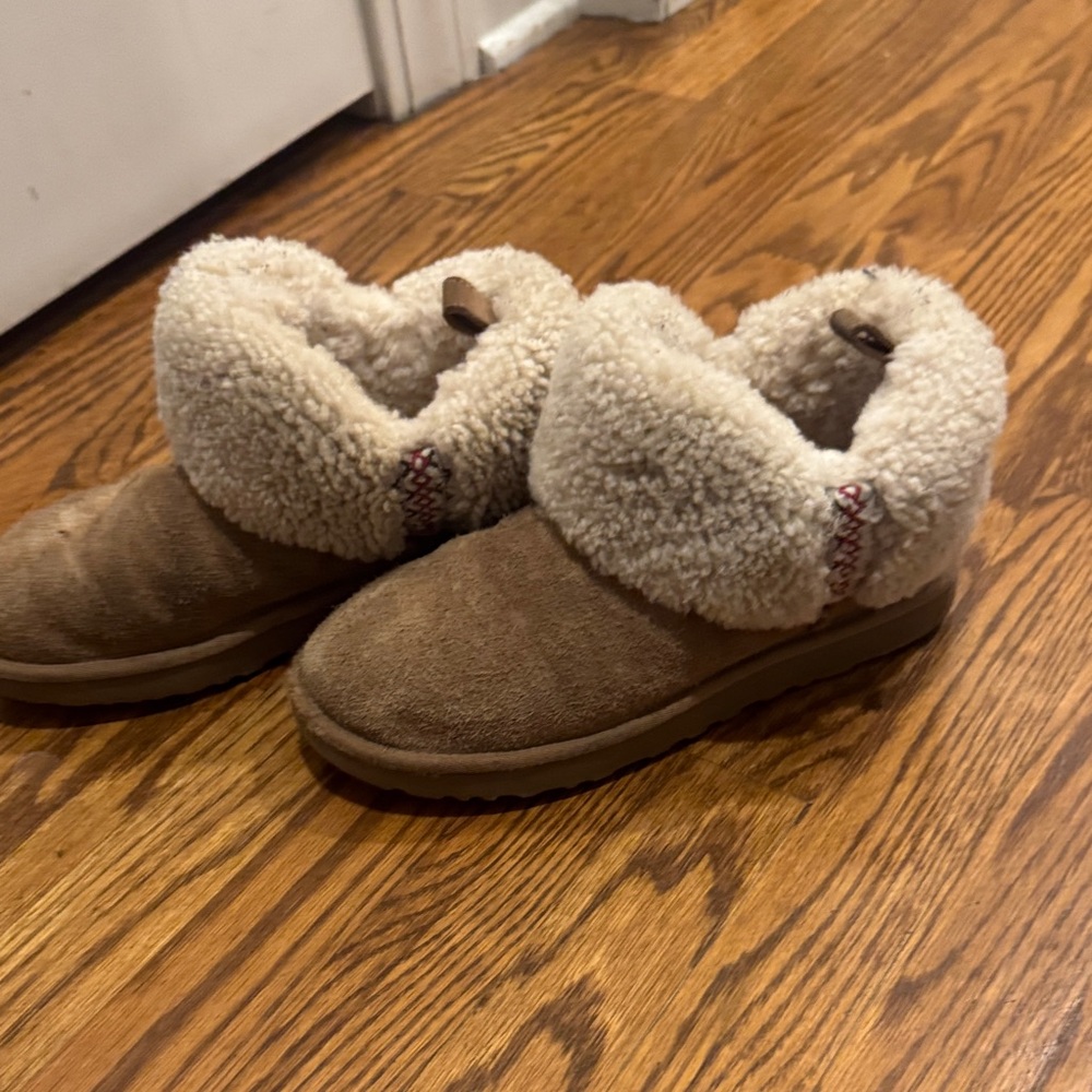 Cozy Women's Shearling-Lined Suede Ankle Slippers - Tan